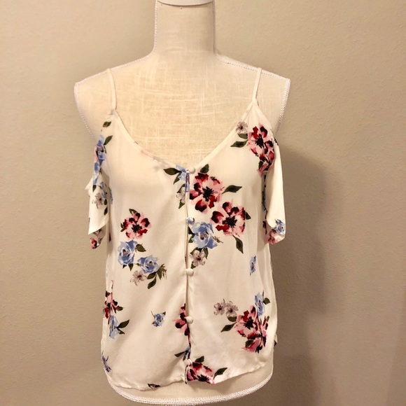 Cold shoulder Top - Picture 2 of 4